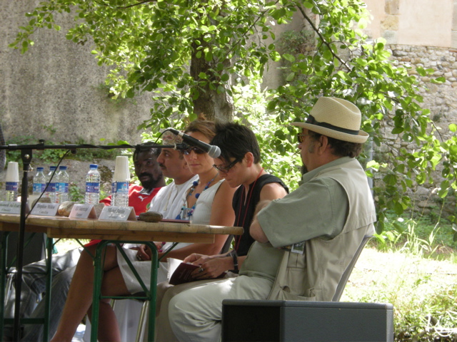 BOUÉES / FAUTEUILS SUR LA SOULONDRE
(EN AMONT DU PONT ROMAN)
Mohammed Alhariti (OMAN)
Michel Baglin (FRANCE),
Dieudonné Niangouna (FRANCOPHONIE-CONGO),
Eli Tolaretxipi (ESPAGNE)
Présentation Enan Burgos
