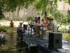 Reading Les Pieds dans L'eau!